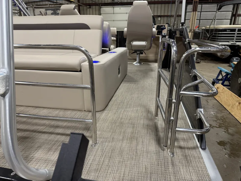 Slide: The Image of Bentley Pontoons Legacy 223 Swingback Tritoon & Honda 4-Stroke EFI 2025 - 49