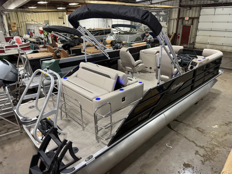 Slide: The Image of Bentley Pontoons Legacy 223 Swingback Tritoon & Honda 4-Stroke EFI 2025 - 51