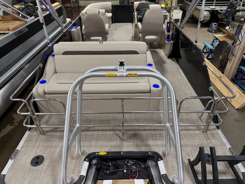 Slide: The Image of Bentley Pontoons Legacy 223 Swingback Tritoon & Honda 4-Stroke EFI 2025 - 6