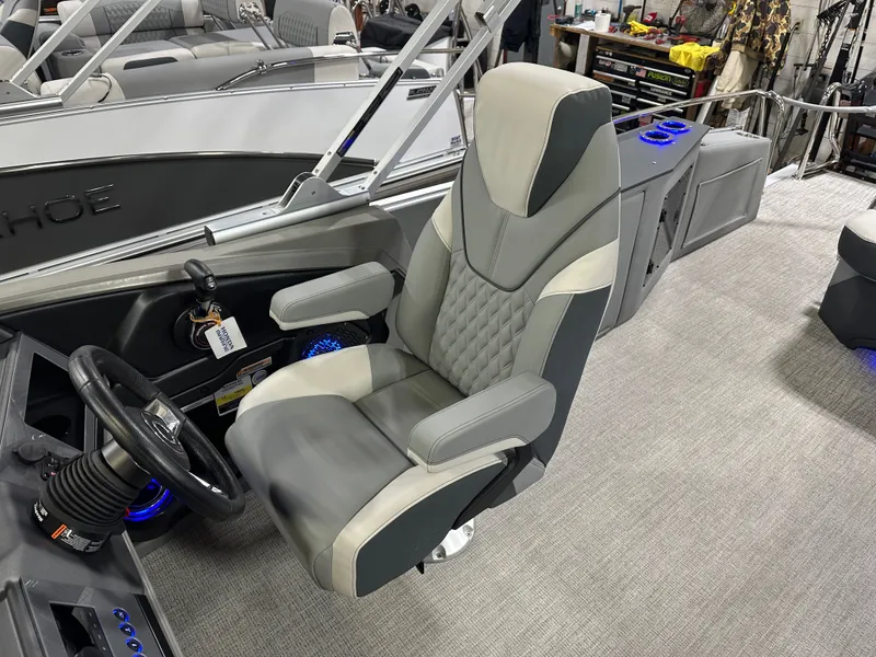 Slide: The Image of Tahoe Cascade 2385 Cruise Rear Bench (CRB) Tritoon & Honda 4-Stroke EFI 2025 - 11