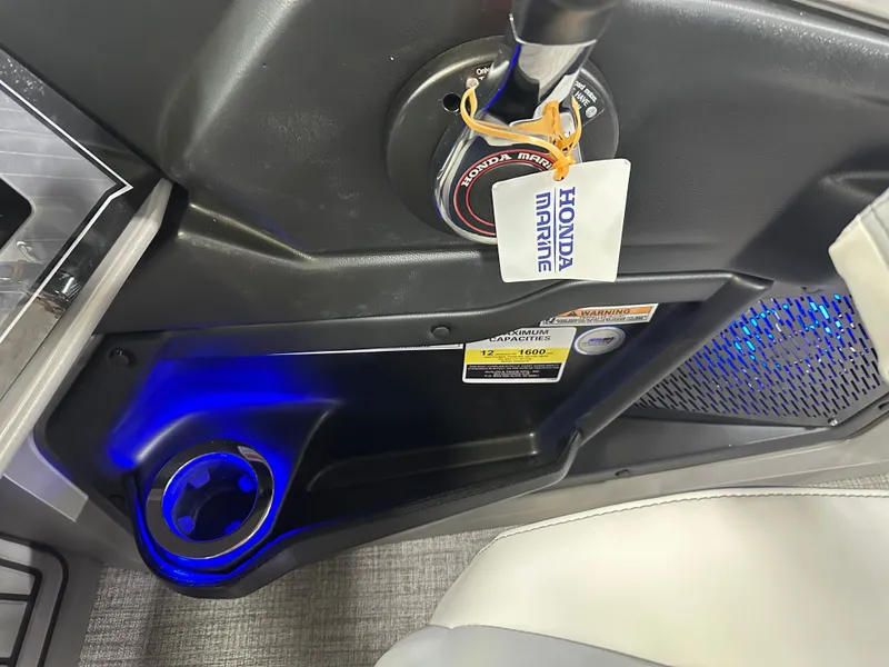 Slide: The Image of Tahoe Cascade 2385 Cruise Rear Bench (CRB) Tritoon & Honda 4-Stroke EFI 2025 - 18