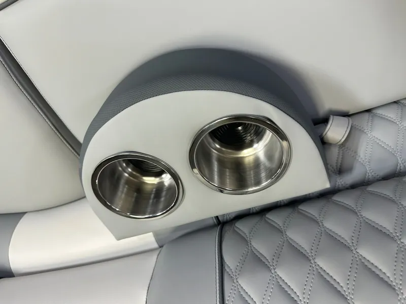 Slide: The Image of Tahoe Cascade 2385 Cruise Rear Bench (CRB) Tritoon & Honda 4-Stroke EFI 2025 - 33