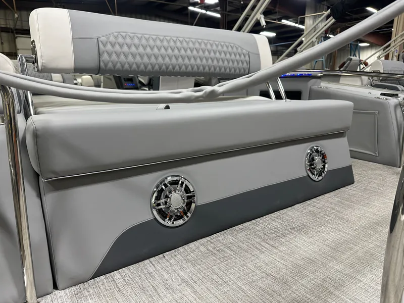 Slide: The Image of Tahoe Cascade 2385 Cruise Rear Bench (CRB) Tritoon & Honda 4-Stroke EFI 2025 - 47