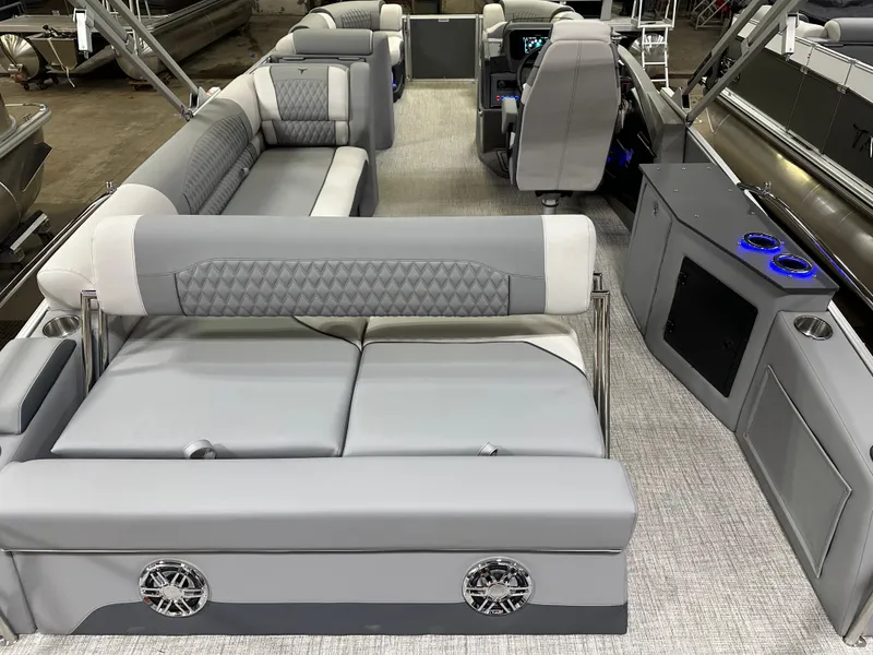 Slide: The Image of Tahoe Cascade 2385 Cruise Rear Bench (CRB) Tritoon & Honda 4-Stroke EFI 2025 - 6