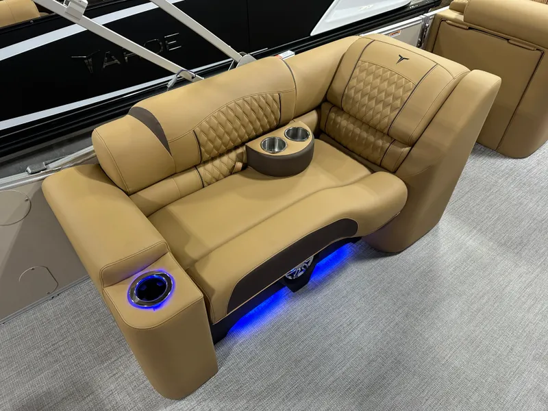 Slide: The Image of Tahoe Cascade 2385 Elite Cruise Tritoon & Honda 4-Stroke EFI 2025 - 19