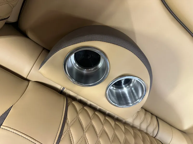 Slide: The Image of Tahoe Cascade 2385 Elite Cruise Tritoon & Honda 4-Stroke EFI 2025 - 34