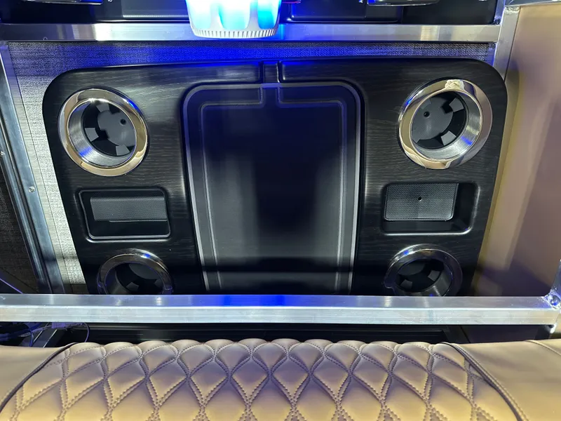 Slide: The Image of Tahoe Cascade 2385 Elite Cruise Tritoon & Honda 4-Stroke EFI 2025 - 36