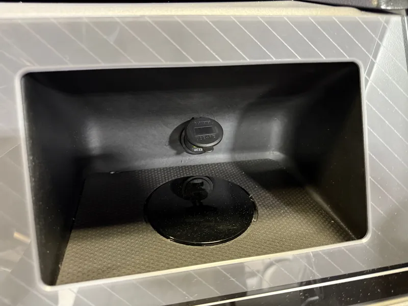 Slide: The Image of Tahoe Cascade 200HP Elite 2385 Tritoon 2025 - 17