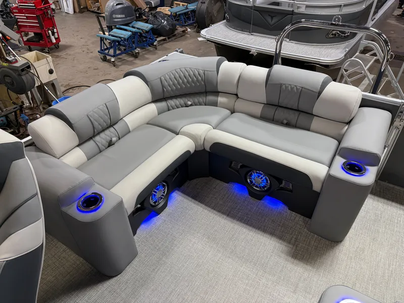 Slide: The Image of Tahoe Cascade 200HP Elite 2385 Tritoon 2025 - 21