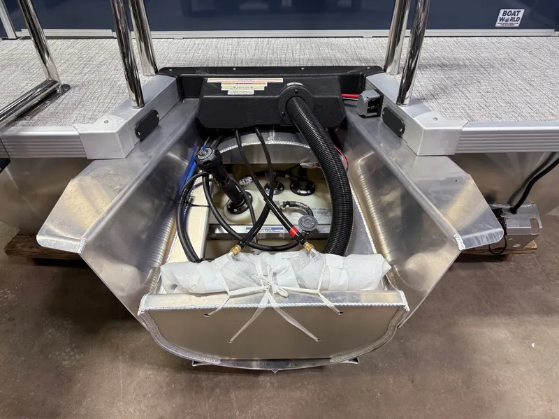 Slide: The Image of Tahoe Cascade 200HP Elite 2385 Tritoon 2025 - 45