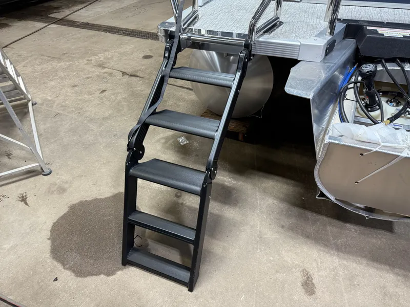 Slide: The Image of Tahoe Cascade 200HP Elite 2385 Tritoon 2025 - 48