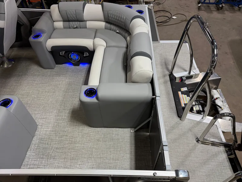 Slide: The Image of Tahoe Cascade 200HP Elite 2385 Tritoon 2025 - 5