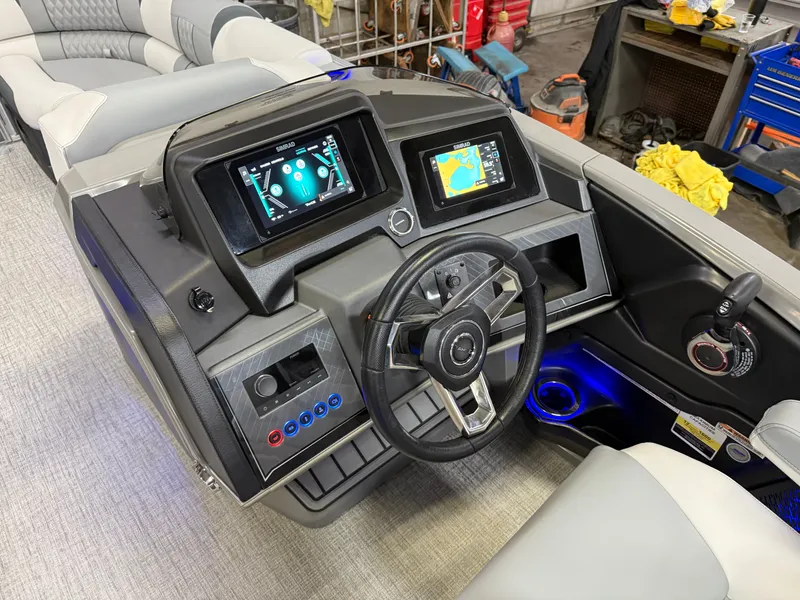 Slide: The Image of Tahoe Cascade 2385 Elite Cruise Tritoon & Honda 4-Stroke EFI 2025 - 13