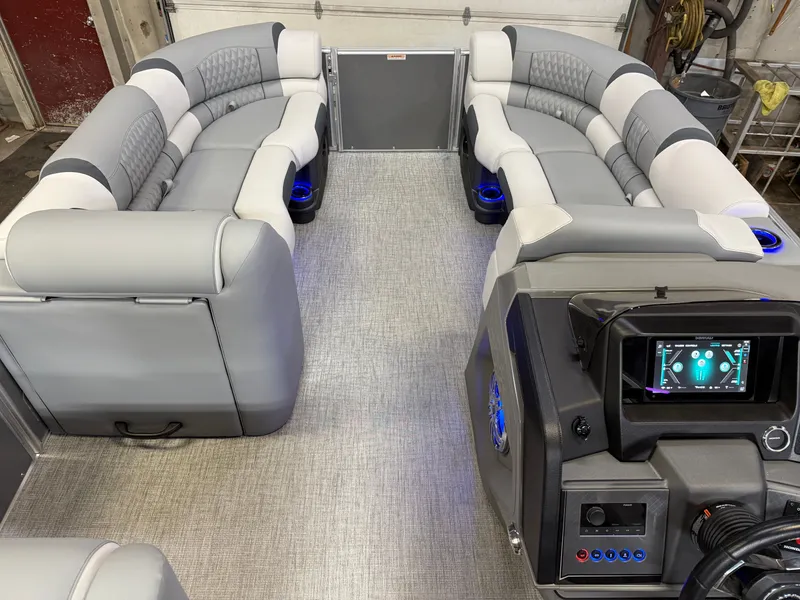 Slide: The Image of Tahoe Cascade 2385 Elite Cruise Tritoon & Honda 4-Stroke EFI 2025 - 32