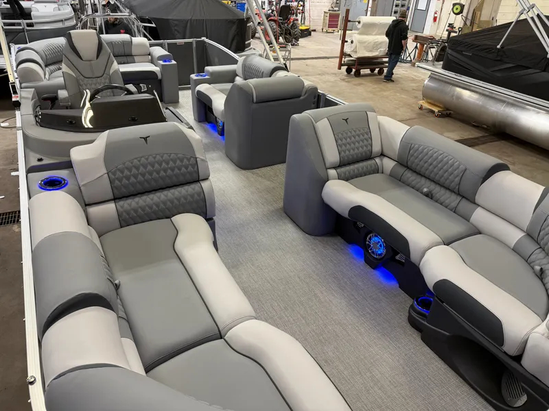 Slide: The Image of Tahoe Cascade 2385 Elite Cruise Tritoon & Honda 4-Stroke EFI 2025 - 36