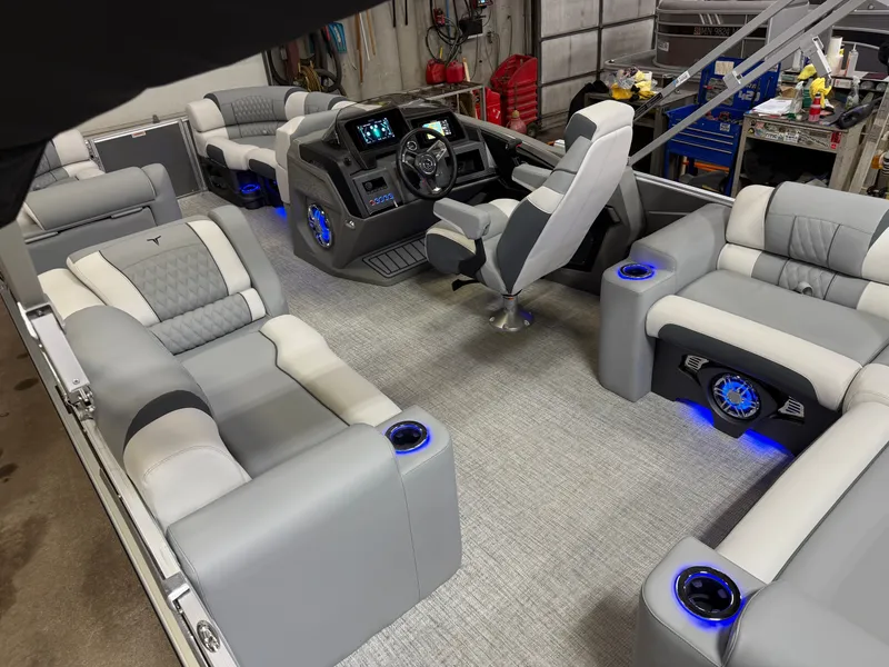 Slide: The Image of Tahoe Cascade 2385 Elite Cruise Tritoon & Honda 4-Stroke EFI 2025 - 4