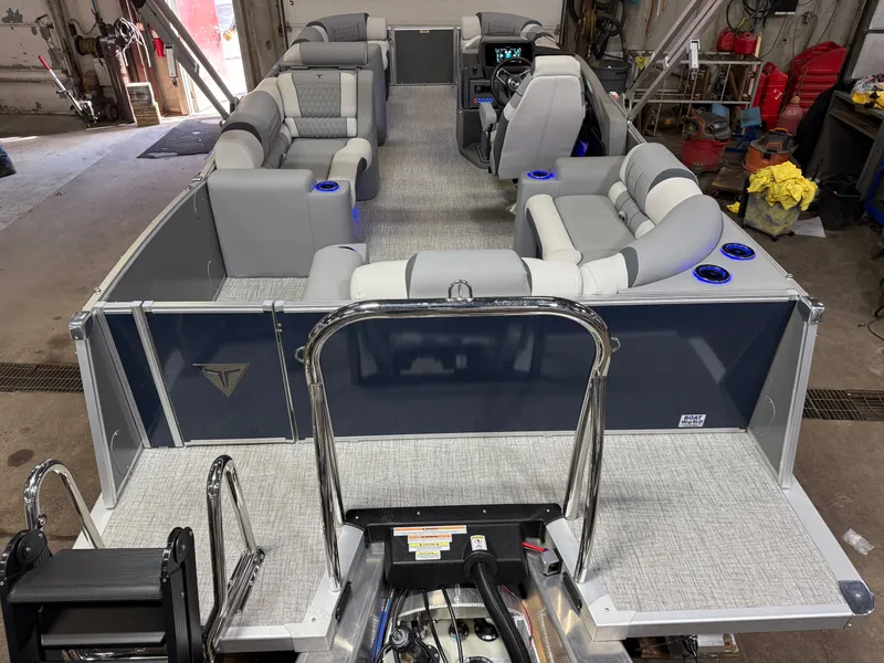 Slide: The Image of Tahoe Cascade 2385 Elite Cruise Tritoon & Honda 4-Stroke EFI 2025 - 7