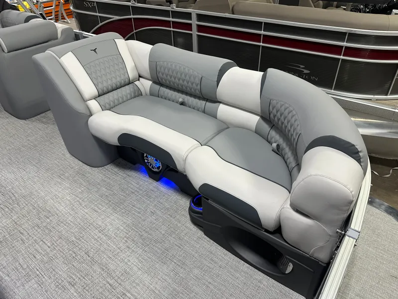 Slide: The Image of Tahoe Cascade 2385 Elite Cruise Tritoon & Honda 4-Stroke EFI 2025 - 10