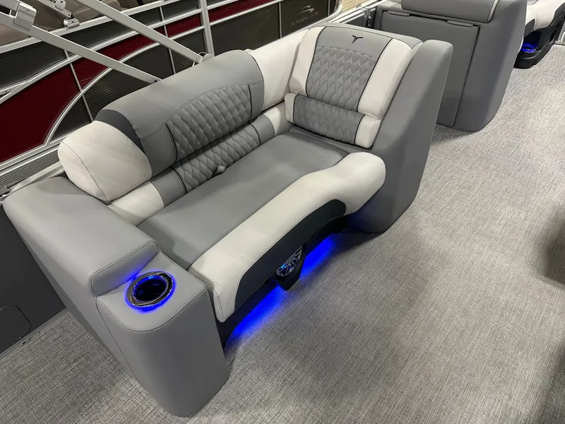 Slide: The Image of Tahoe Cascade 2385 Elite Cruise Tritoon & Honda 4-Stroke EFI 2025 - 11