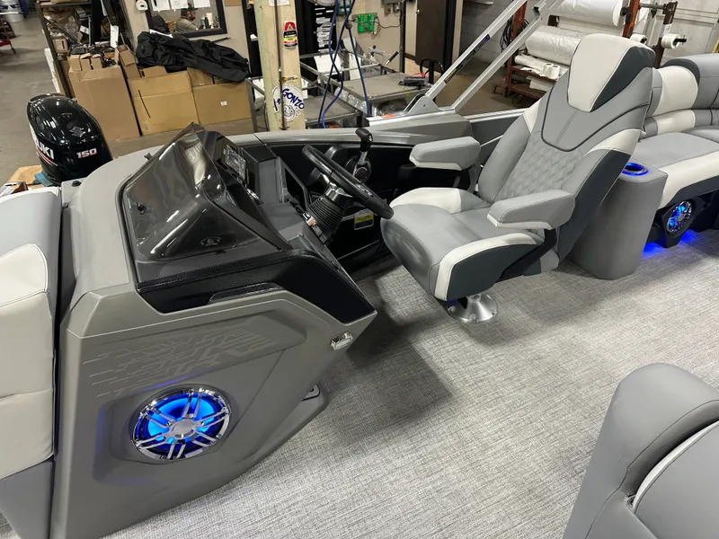 Slide: The Image of Tahoe Cascade 2385 Elite Cruise Tritoon & Honda 4-Stroke EFI 2025 - 12