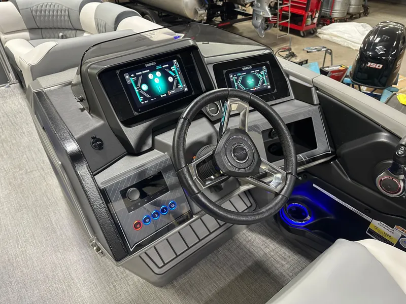 Slide: The Image of Tahoe Cascade 2385 Elite Cruise Tritoon & Honda 4-Stroke EFI 2025 - 14