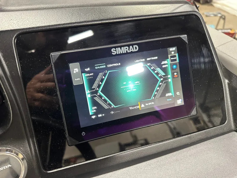 Slide: The Image of Tahoe Cascade 2385 Elite Cruise Tritoon & Honda 4-Stroke EFI 2025 - 17