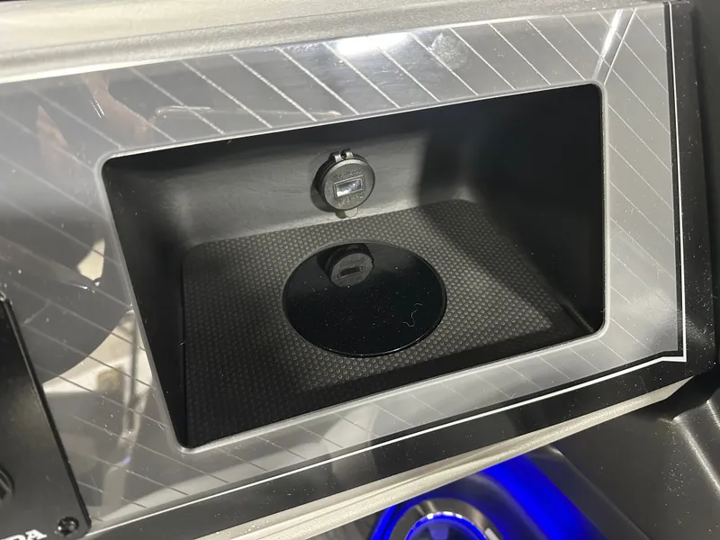 Slide: The Image of Tahoe Cascade 2385 Elite Cruise Tritoon & Honda 4-Stroke EFI 2025 - 18