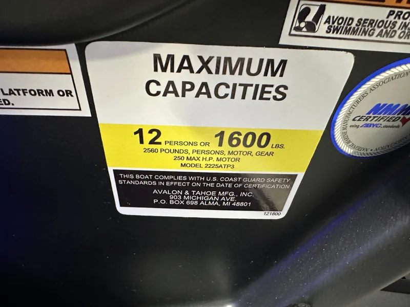 Slide: The Image of Tahoe Cascade 2385 Elite Cruise Tritoon & Honda 4-Stroke EFI 2025 - 20