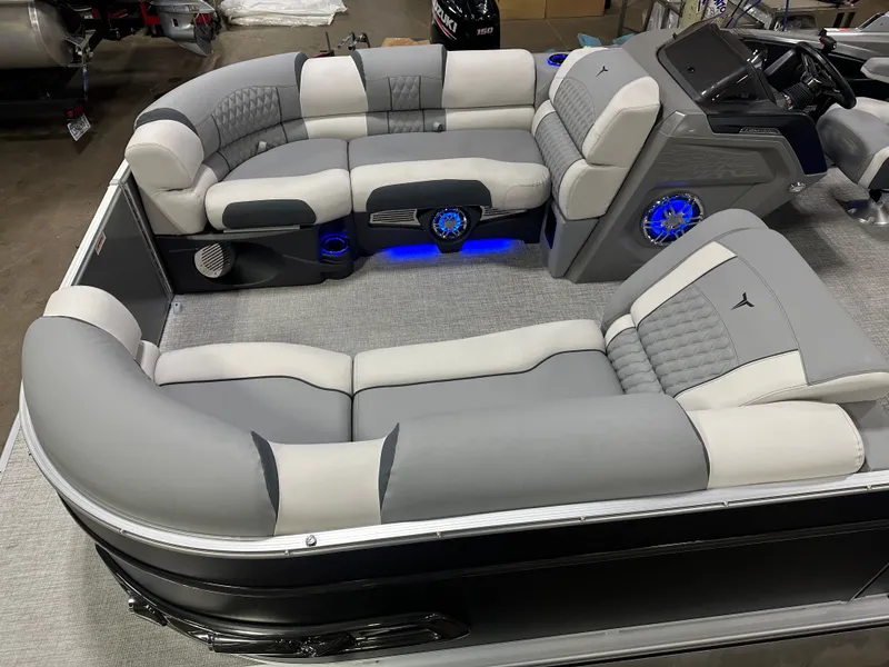 Slide: The Image of Tahoe Cascade 2385 Elite Cruise Tritoon & Honda 4-Stroke EFI 2025 - 3