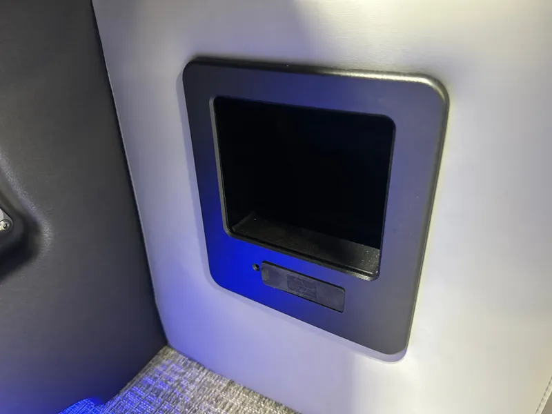 Slide: The Image of Tahoe Cascade 2385 Elite Cruise Tritoon & Honda 4-Stroke EFI 2025 - 32