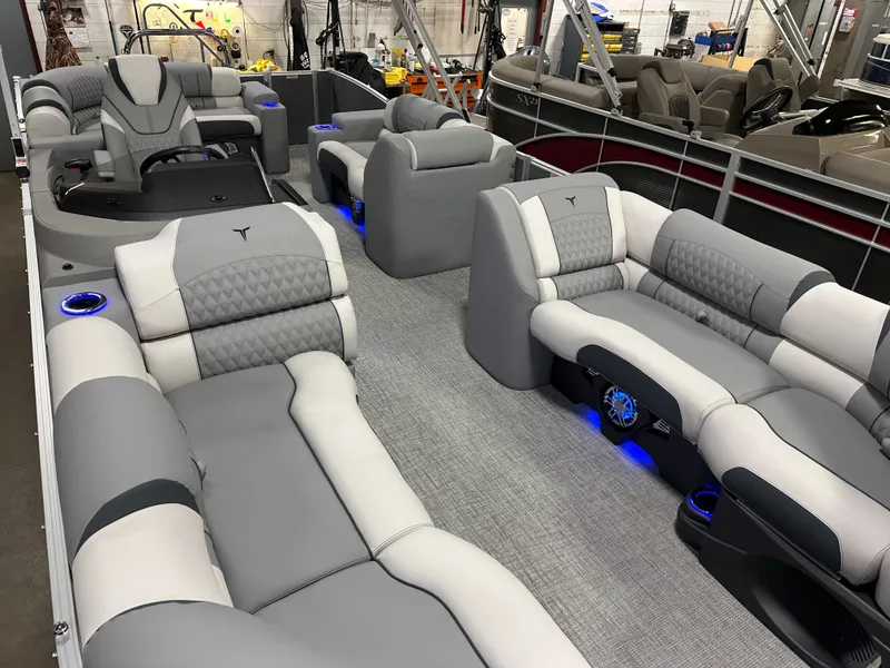 Slide: The Image of Tahoe Cascade 2385 Elite Cruise Tritoon & Honda 4-Stroke EFI 2025 - 34