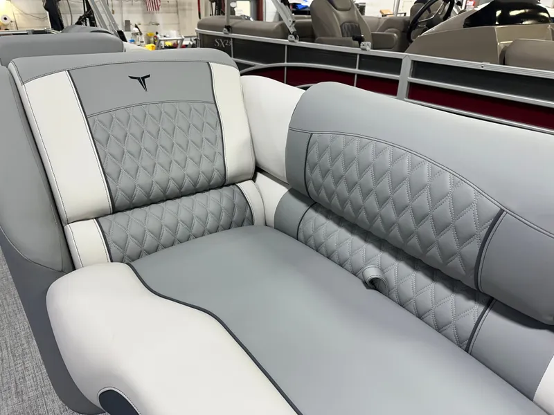 Slide: The Image of Tahoe Cascade 2385 Elite Cruise Tritoon & Honda 4-Stroke EFI 2025 - 35