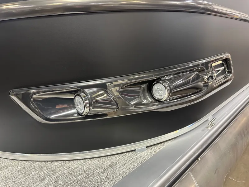 Slide: The Image of Tahoe Cascade 2385 Elite Cruise Tritoon & Honda 4-Stroke EFI 2025 - 37