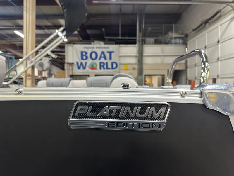 Slide: The Image of Tahoe Cascade 2385 Elite Cruise Tritoon & Honda 4-Stroke EFI 2025 - 41