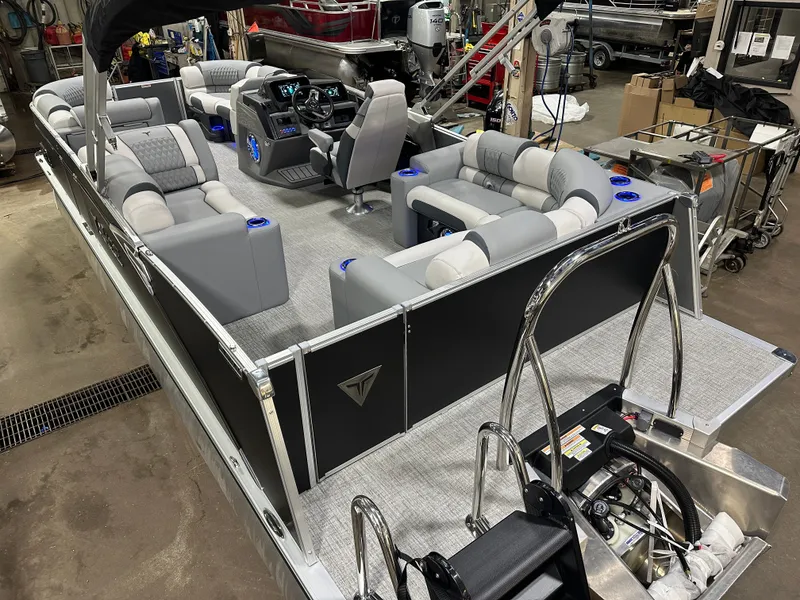 Slide: The Image of Tahoe Cascade 2385 Elite Cruise Tritoon & Honda 4-Stroke EFI 2025 - 42