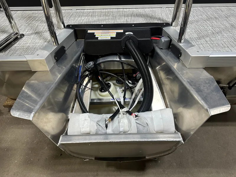 Slide: The Image of Tahoe Cascade 2385 Elite Cruise Tritoon & Honda 4-Stroke EFI 2025 - 45