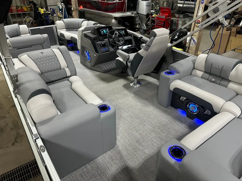 Slide: The Image of Tahoe Cascade 2385 Elite Cruise Tritoon & Honda 4-Stroke EFI 2025 - 5