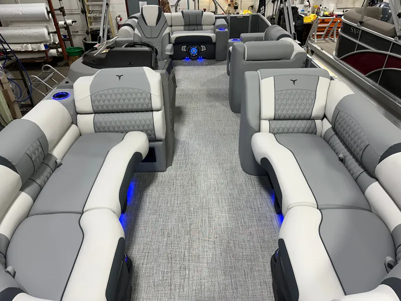 Slide: The Image of Tahoe Cascade 2385 Elite Cruise Tritoon & Honda 4-Stroke EFI 2025 - 8