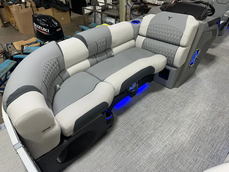 Slide: The Image of Tahoe Cascade 2385 Elite Cruise Tritoon & Honda 4-Stroke EFI 2025 - 9