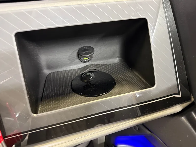 Slide: The Image of Tahoe Cascade 2385 Quad Lounge Tritoon & Honda 4-Stroke EFI 2025 - 17