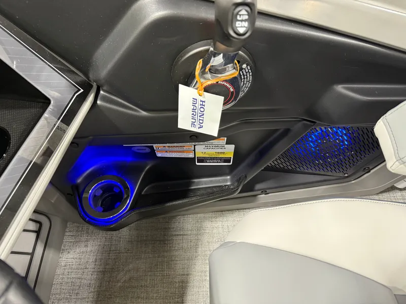 Slide: The Image of Tahoe Cascade 2385 Quad Lounge Shift SS Tritoon & Honda 4-Stroke EFI 2025 - 18