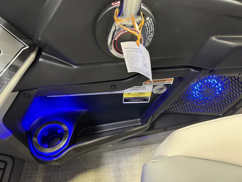 Slide: The Image of Tahoe Cascade 2385 Quad Lounge Tritoon & Honda 4-Stroke EFI 2025 - 18