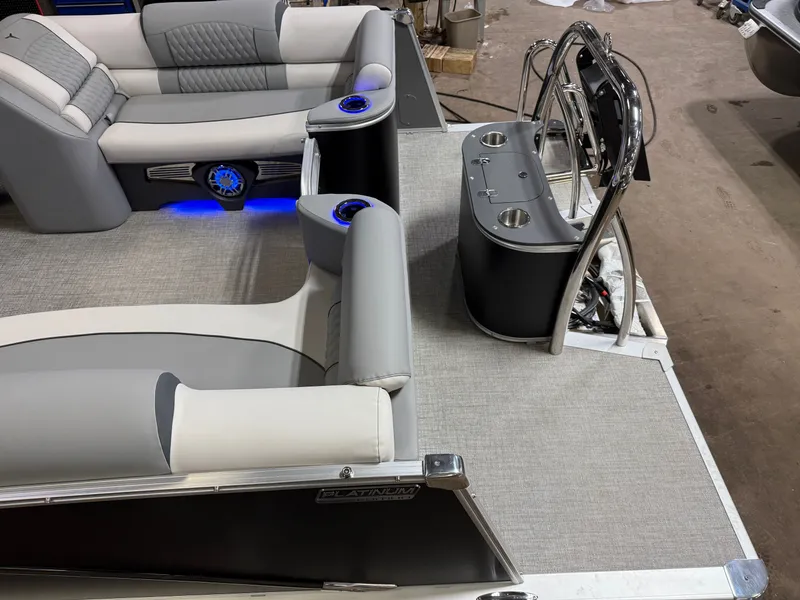 Slide: The Image of Tahoe Cascade 2385 Quad Lounge Tritoon & Honda 4-Stroke EFI 2025 - 5
