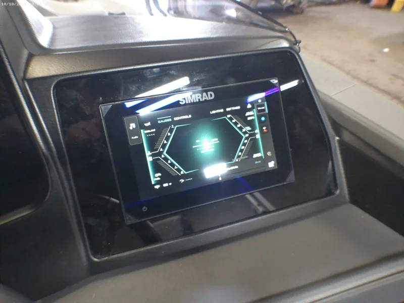 Slide: The Image of Tahoe Cascade 2385 Swingback (VRL) Tritoon & Honda 4-Stroke EFI 2025 - 15