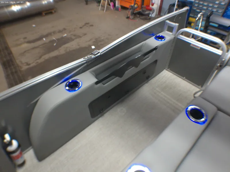 Slide: The Image of Tahoe Cascade 2385 Swingback Tritoon & 225HP 4-Stroke EFI 2025 - 25