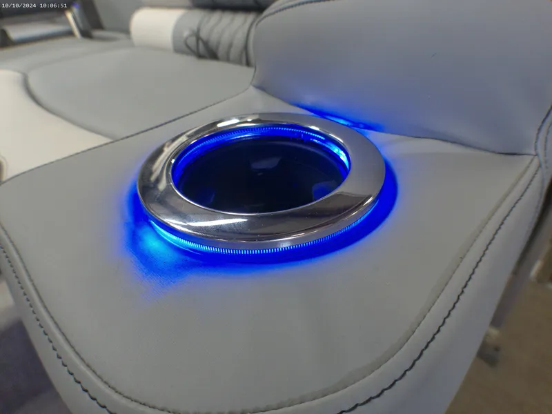 Slide: The Image of Tahoe Cascade 2385 Swingback Tritoon & 225HP 4-Stroke EFI 2025 - 29