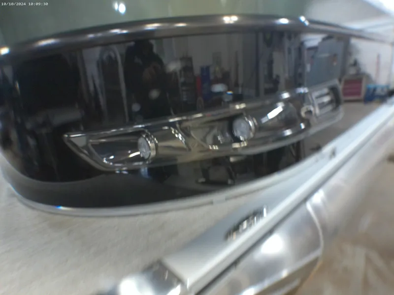 Slide: The Image of Tahoe Cascade 2385 Swingback Tritoon & 225HP 4-Stroke EFI 2025 - 38