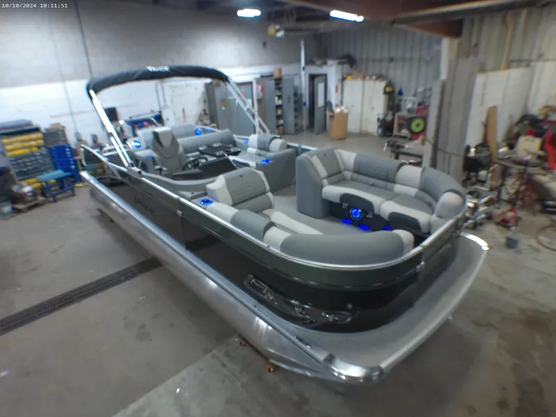 Slide: The Image of Tahoe Cascade 2385 Swingback Tritoon & 225HP 4-Stroke EFI 2025 - 52