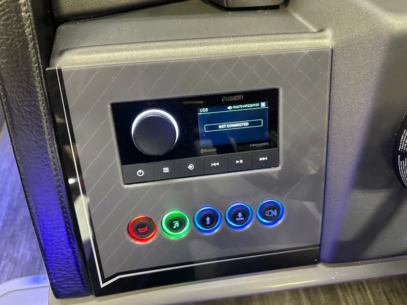 Slide: The Image of Tahoe Cascade 2585 Elite Windshield Tritoon & 250HP 4-Stroke 2025 - 17