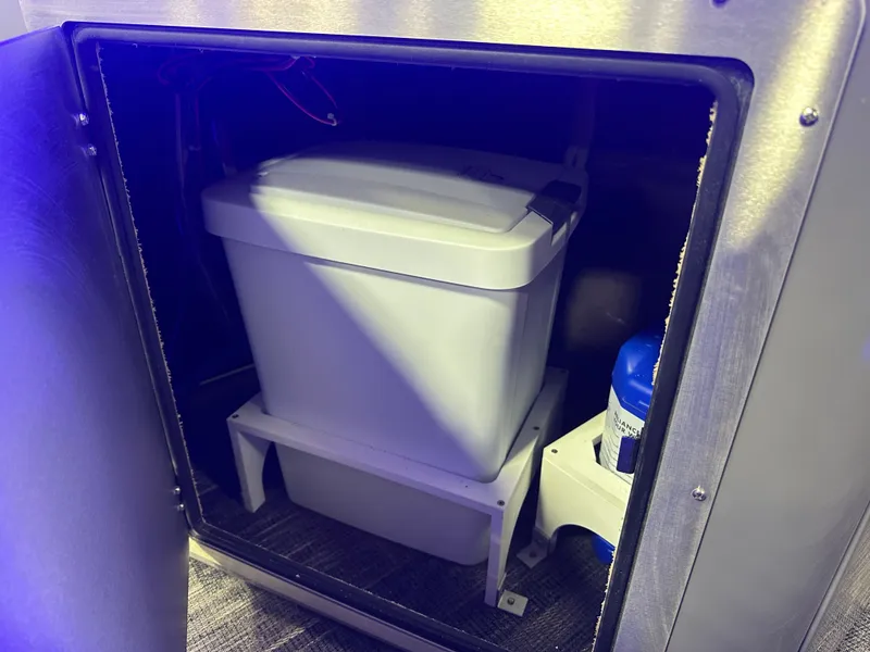 Slide: The Image of Tahoe Cascade 2585 Elite Windshield Tritoon & 250HP 4-Stroke 2025 - 25